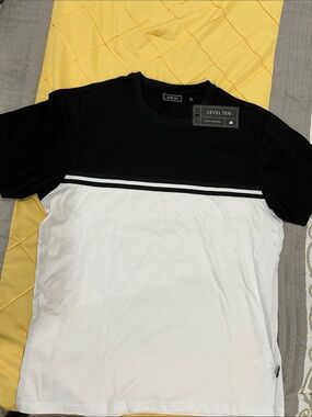 Level Ten Men’s Black & White Colorblock Crew Tee.  size Large  Brand New w/Tags